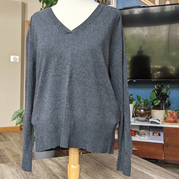 Willow Bay Sweaters - Willow Bay V Neck Long Sleeve Dark Grey Pullover Women's Size XL (18)